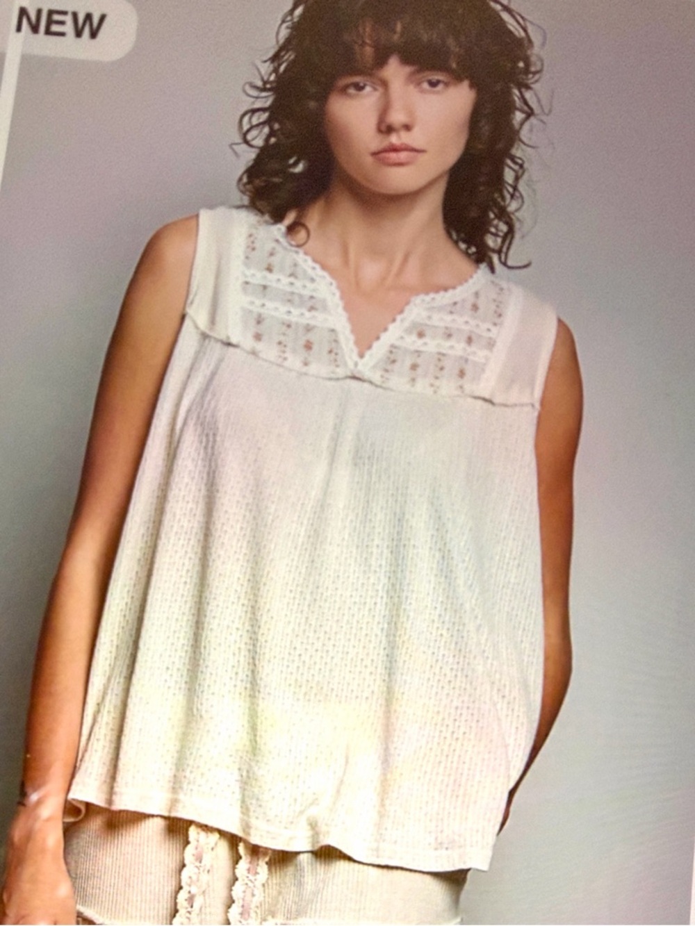 ♥️Hello Gorgeous! POL Lace Detail Floral Double Gauze Patch Top- Natural